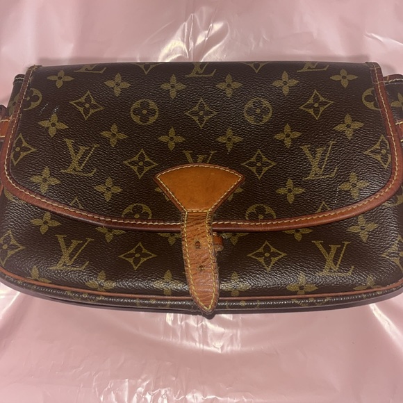 Louis Vuitton monogram cologne bag - Picture 2 of 2